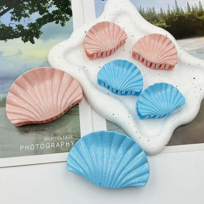 Gradient frosted plastic hair clip set in three pieces with shell decoration