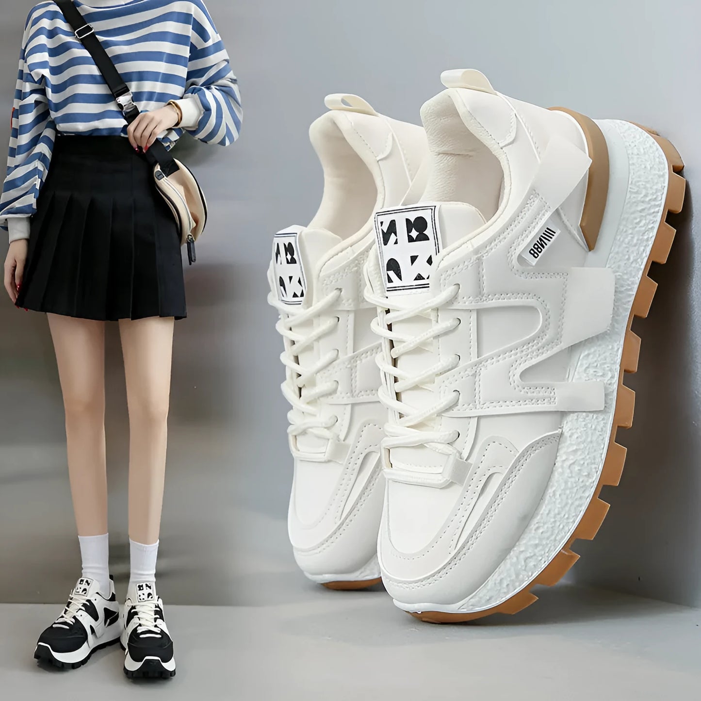 Low-top casual sneakers in black and white with rubber soles and lace-up front closure