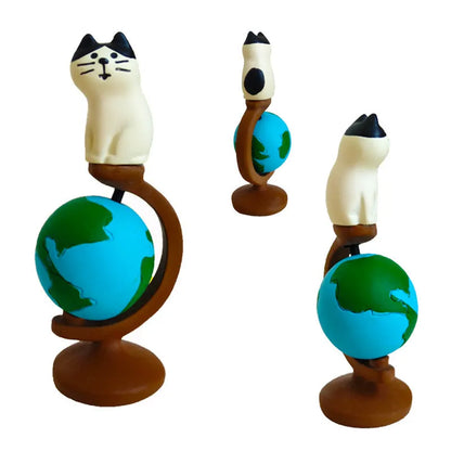 Cartoon resin cat figurine in Statue of Liberty travel theme, a decorative craft gift.