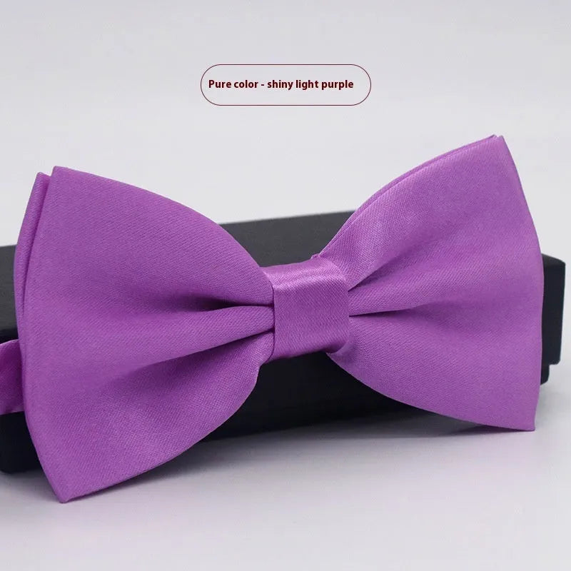 A solid colour pre-tied bow tie with an adjustable neck strap, shown in a classic flat head shape.