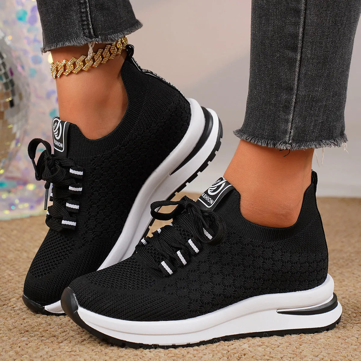 Women's flat lace-up mesh sneakers in black and white colours with round toe