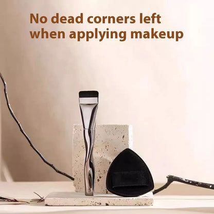Spiral-shaped powder foundation brush with artificial fibre bristles and long plastic handle