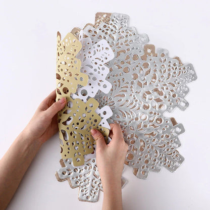 Snowflake-patterned heat-resistant placemats in gold and silver colors, ideal for holiday table settings and decor