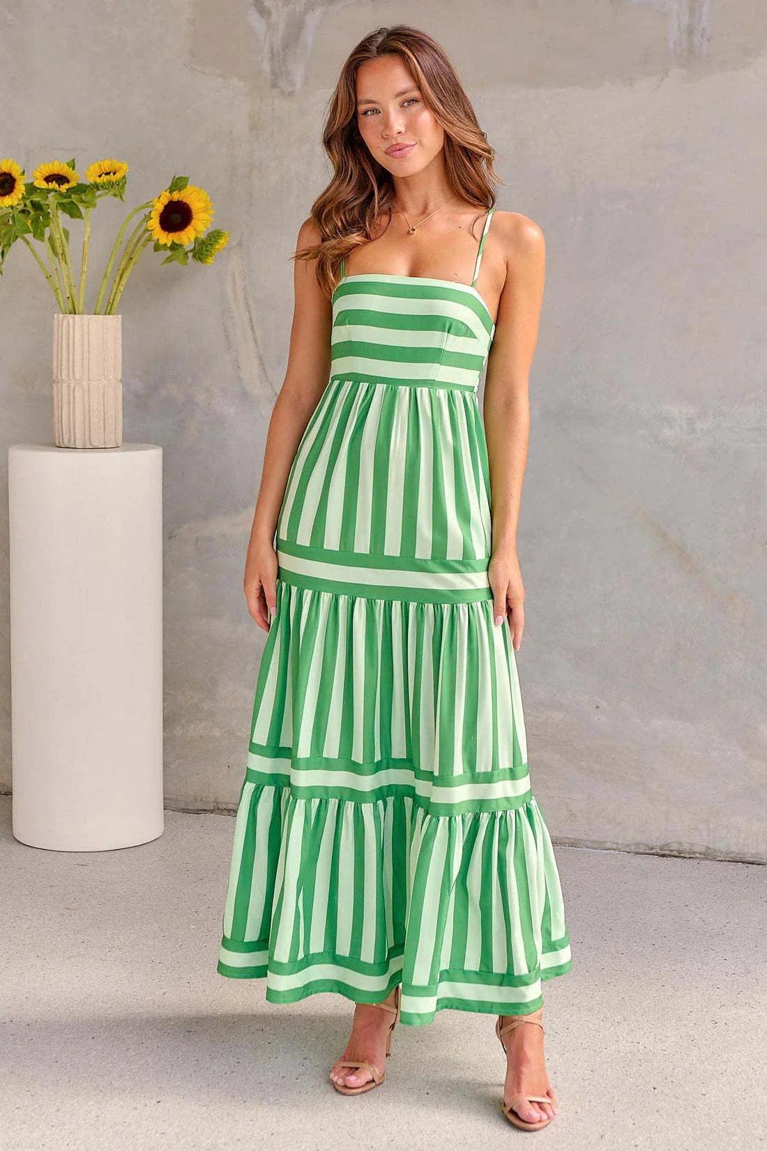 Stylish striped backless beach dress with pockets for women's summer vacation and beach wear
