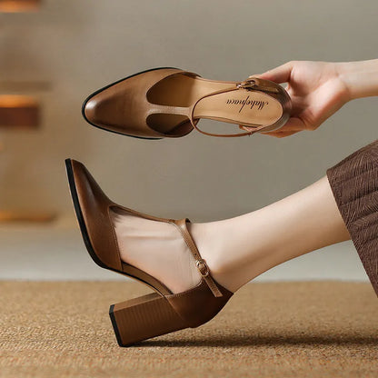 Baotou hollow retro women's Mary Jane shoes in pink with pointed toe and buckle.