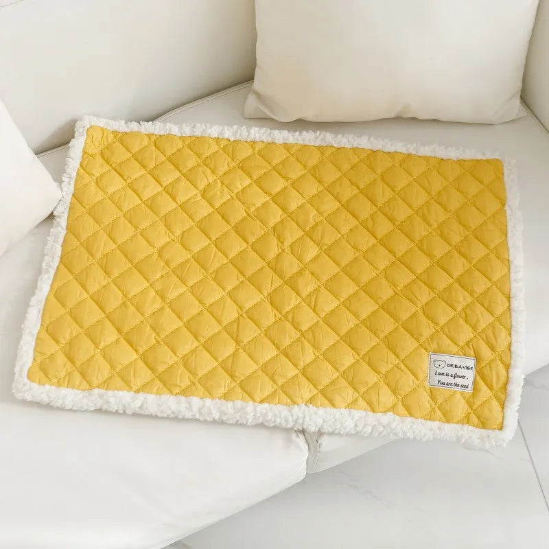 Blue quilted terry cloth pet blanket for cats shown in a cage, with size options M, L, and XL available.