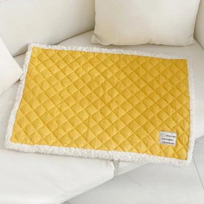 Blue quilted terry cloth pet blanket for cats shown in a cage, with size options M, L, and XL available.