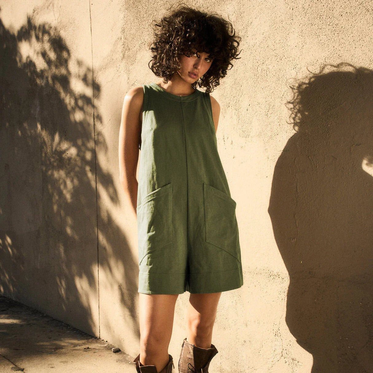 Stylish loose cargo jumpsuit with pockets in various colors, perfect for summer casual and beach wear