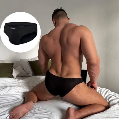 Men's low waist briefs in solid colour with seamless construction and hip-lifting design