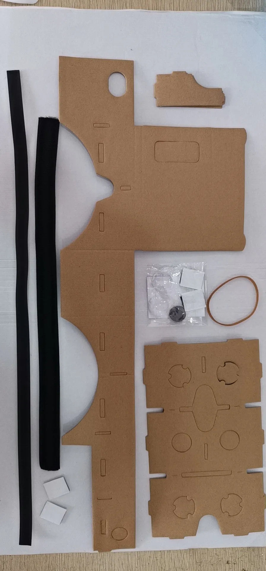 VR Cardboard Glasses foldable headset for 6-inch smartphones with 3D lenses and adjustable straps
