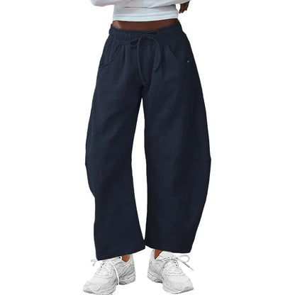 Loose cropped sweatpants in multiple colours with elastic waist and street fashion design