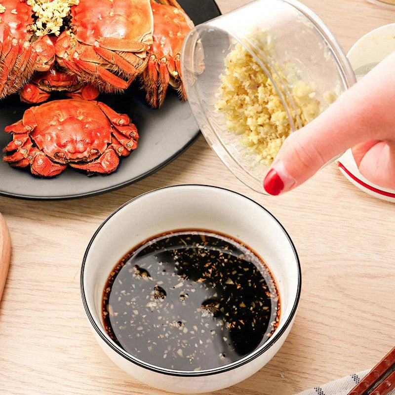 A versatile manual food chopper with self-locking blade mechanism, suitable for chopping a variety of ingredients in the kitchen.