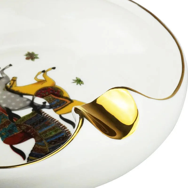 Handmade bone ceramic cigar ashtray with gold drawing finish, square 175mm size.