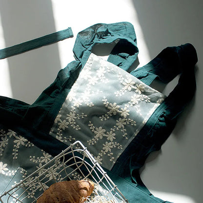 Cotton linen kitchen apron with lace-trimmed X straps in solid colour