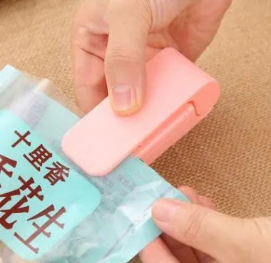 Portable ABS plastic bag sealer measuring 10x3.8x6cm with pressure heat sealing for snacks