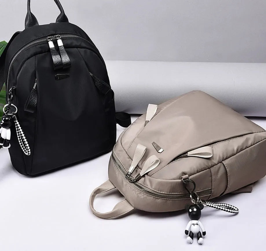 Medium square rucksack in Oxford cloth with internal organisation pockets.