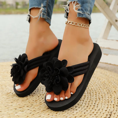 Solid-colour flower flip flops with a decorative floral detail on a viscose upper and EVA sole.