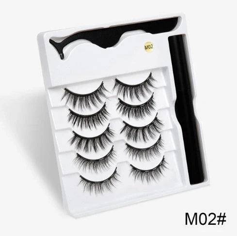 Magnetic false eyelashes set for easy, glue-free application and a stunning look.