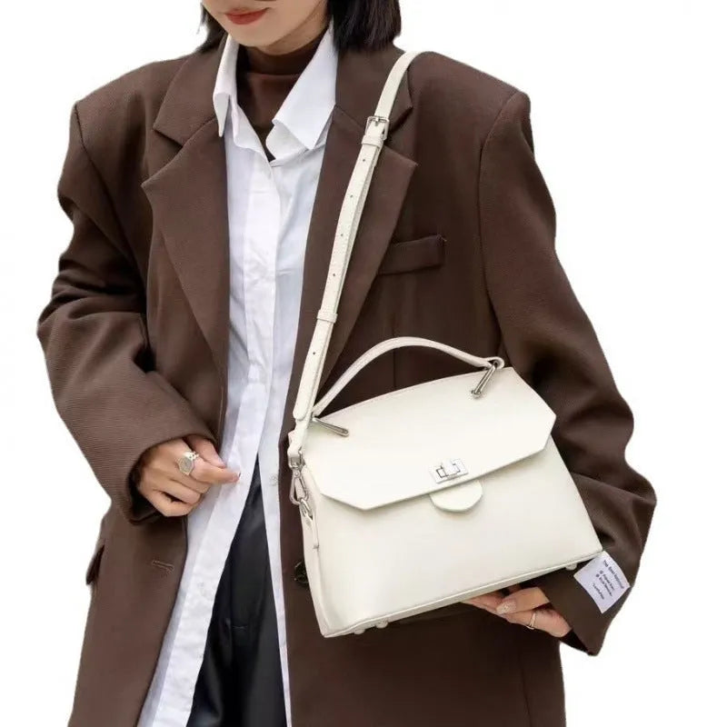 Genuine vegetable-tanned leather messenger bag in urban simplicity style with internal organisation pockets