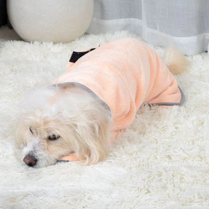 Plush, absorbent dog bathrobes in various colors and sizes to quickly dry pets after baths or outdoor activities
