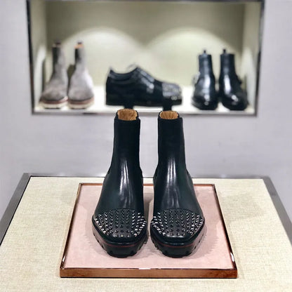 High-top business casual shoes in cowhide leather with a leather sole, shown in black and black-orange colours.
