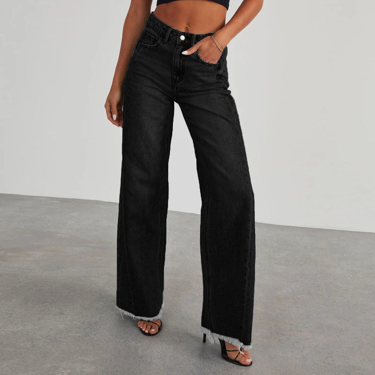 Premium high-rise denim jeans with pockets for women, available in classic colors with a comfortable, figure-flattering fit