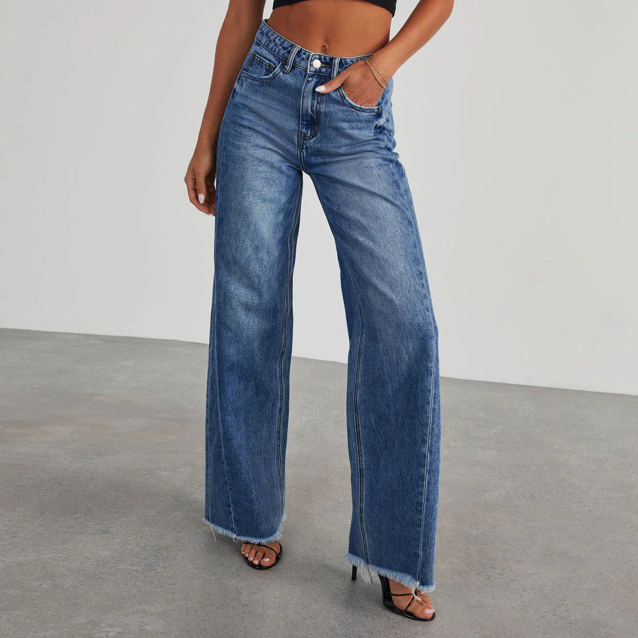 Premium high-rise denim jeans with pockets for women, available in classic colors with a comfortable, figure-flattering fit