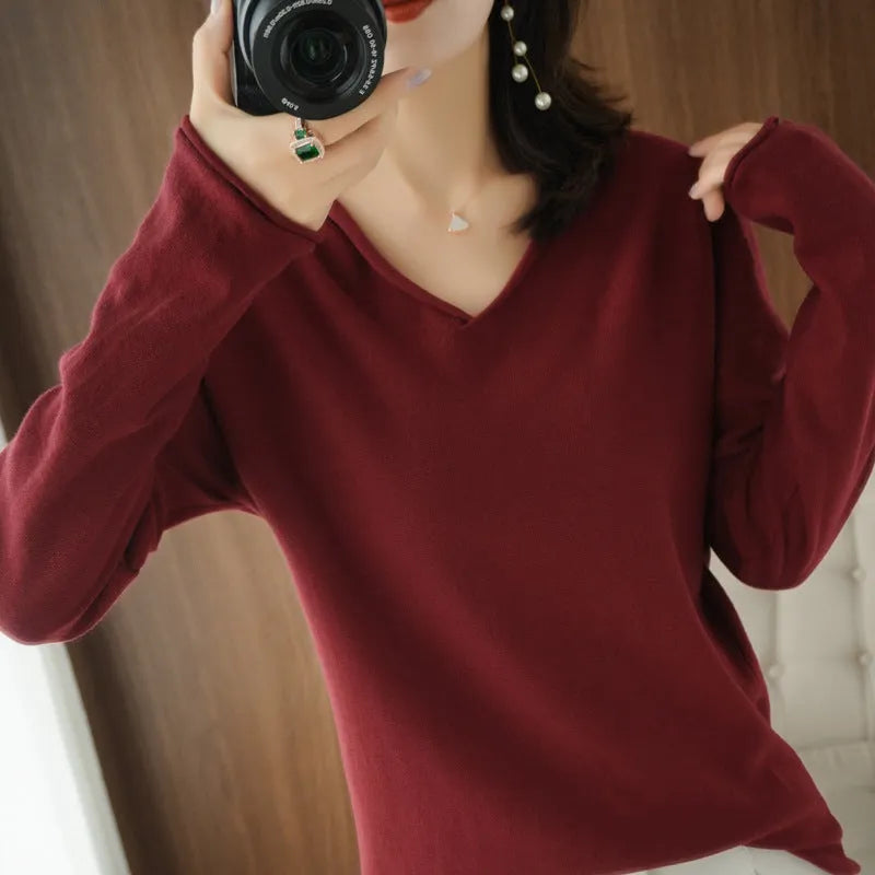 Women's V-neck long sleeve knitwear top in elegant style with non-ironing feature