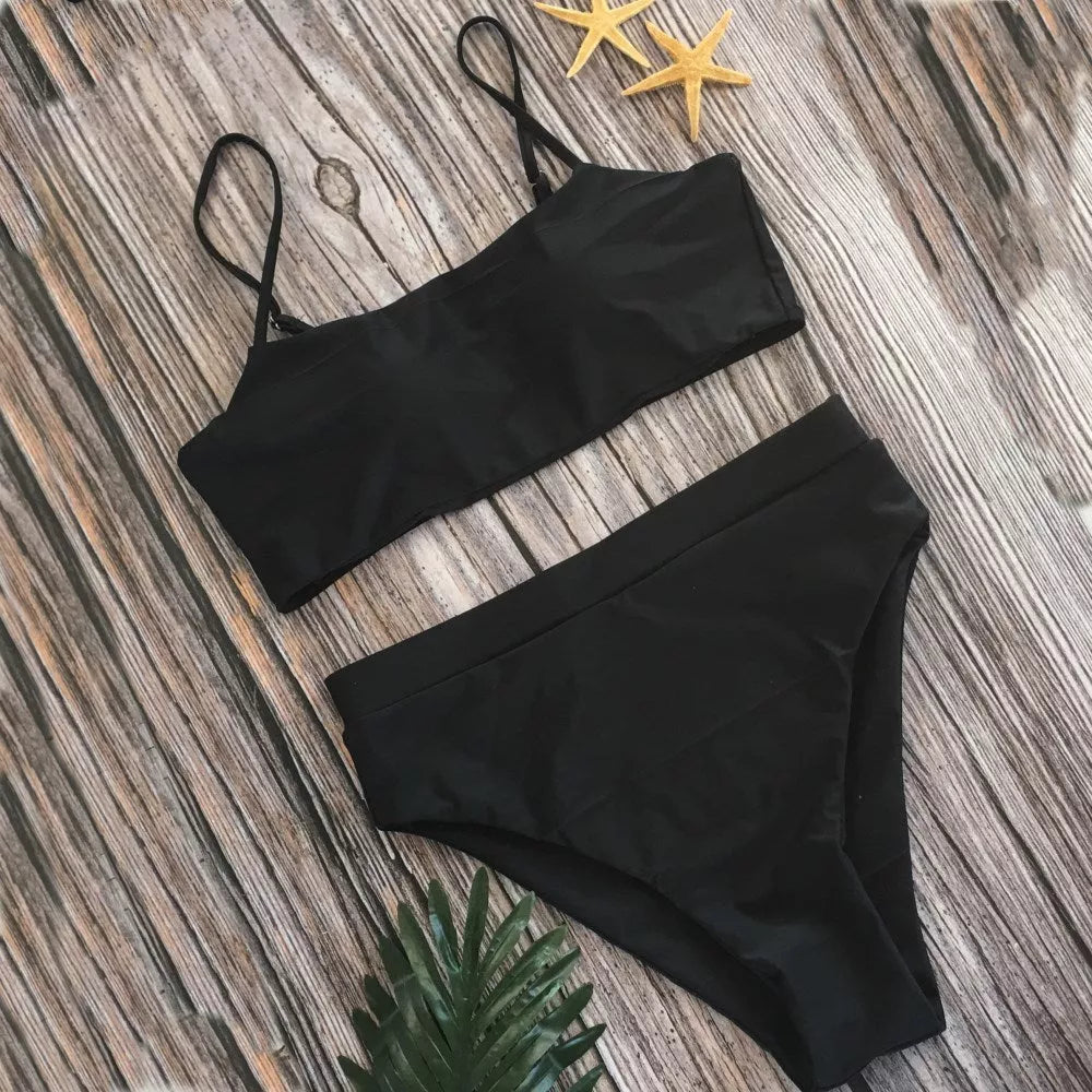 Ladies' three-point bikini swimsuit in solid colour with chest pad