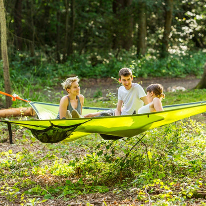Versatile 3-person outdoor hammock with innovative 3-point anchor system for maximum comfort and stability