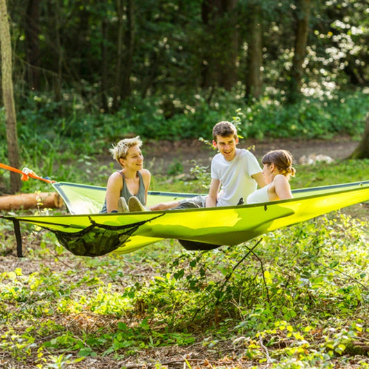 Versatile 3-person outdoor hammock with innovative 3-point anchor system for maximum comfort and stability