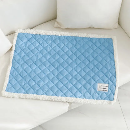 Blue quilted terry cloth pet blanket for cats shown in a cage, with size options M, L, and XL available.