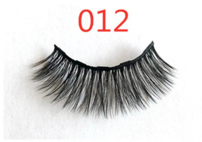 Magnetic false eyelashes set for easy, glue-free application and a stunning look.