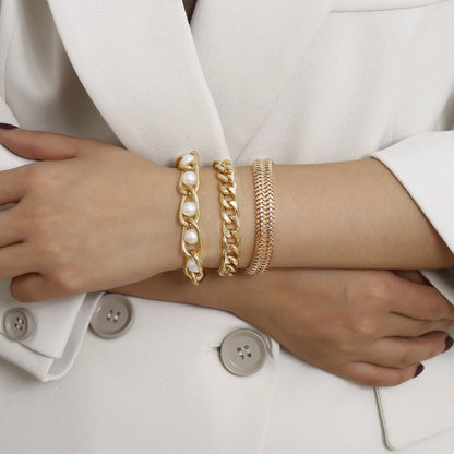 Creative Chain Inlaid Pearl Temperament Bracelet in gold, elegant women's jewelry