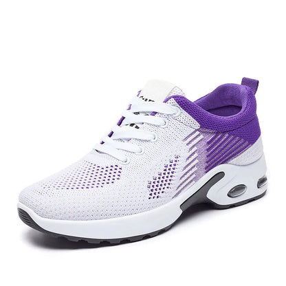 Women's casual running shoes in Flyknit material with mesh lining and round toe design