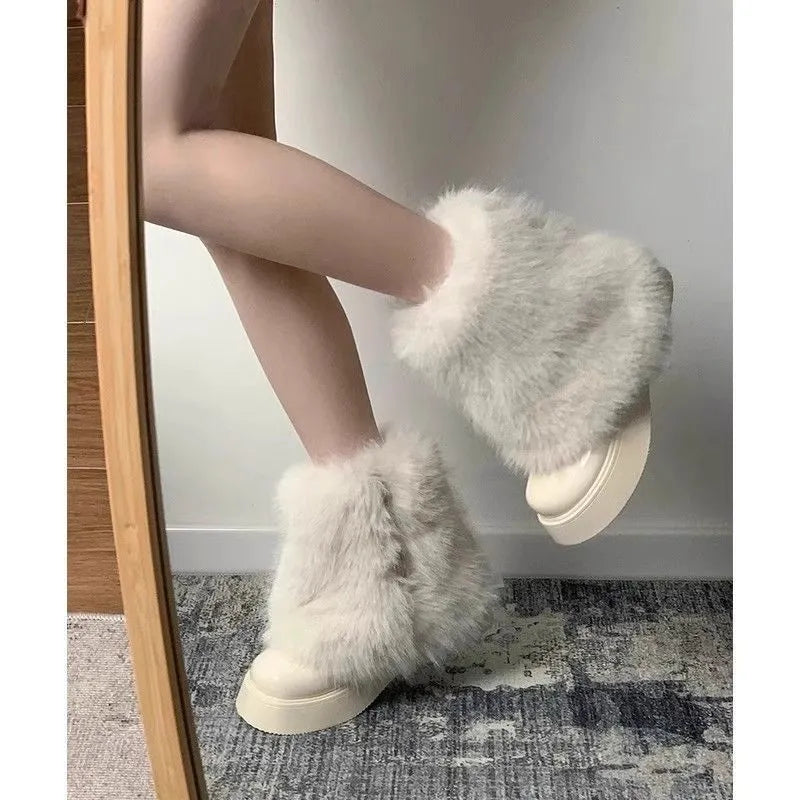Women's low-top snow boots with artificial plush upper, waterproof platform sole, and 3-5cm English muffin heel