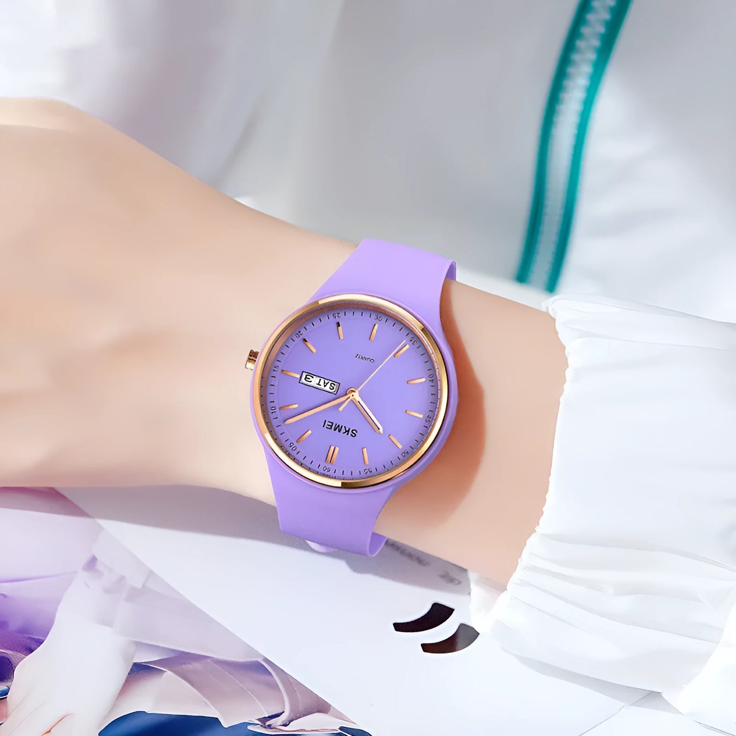 Women's quartz watch with a silicone strap and calendar on a 42mm white dial.