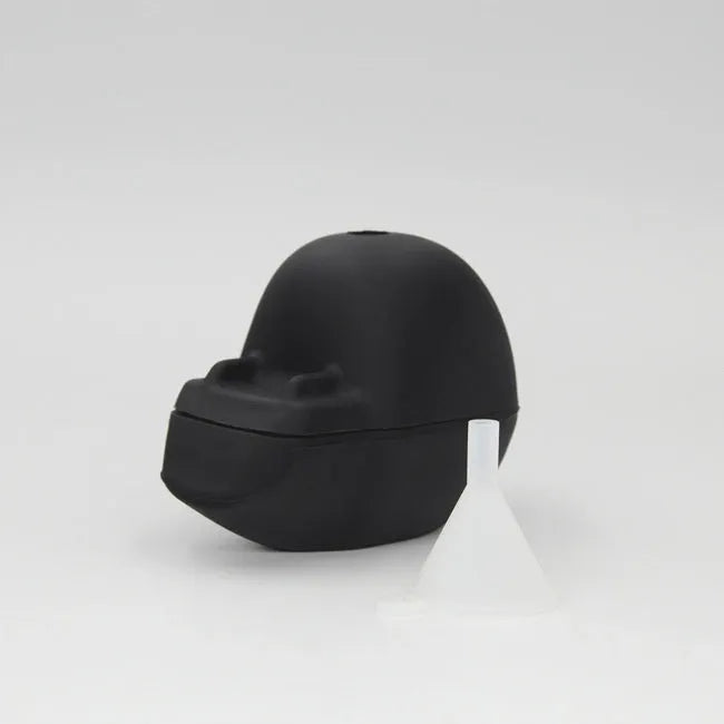 3D skull-shaped ice cube tray made from food-grade silicone for Halloween drinks