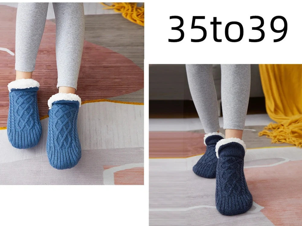 Pair of thickened non-slip indoor socks in navy V-fringe, 60% acrylic with sherpa lining for warm grip on floors, sizes 35-45