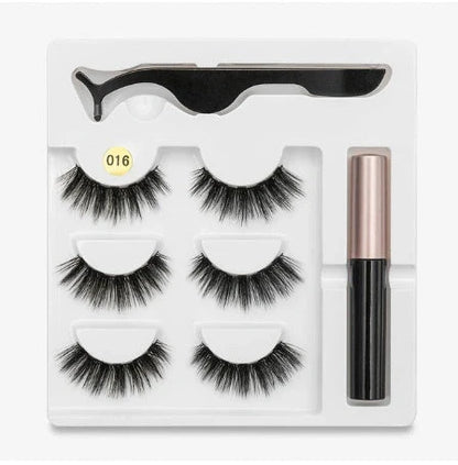 Magnetic false eyelashes set for easy, glue-free application and a stunning look.