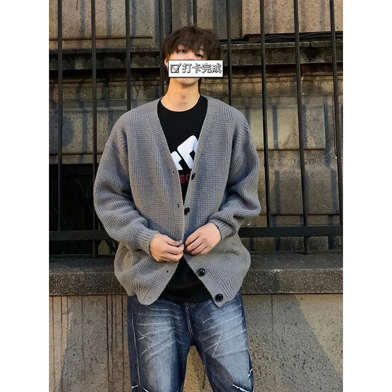 Men's loose fit retro cardigan in solid colour with V-neck and long sleeves