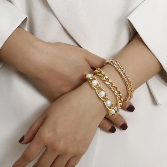 Creative Chain Inlaid Pearl Temperament Bracelet in gold, elegant women's jewelry