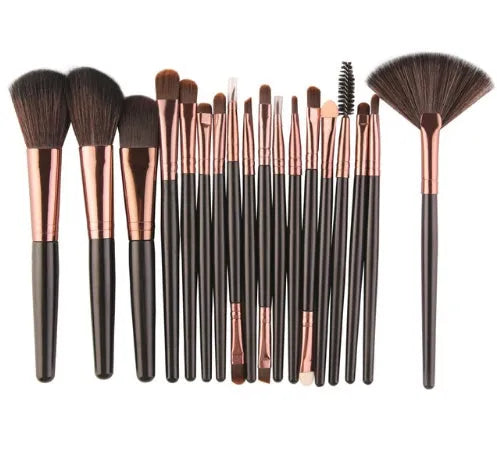 MAANGE 18-piece make-up and brush set with fan-shaped tools for blending and application