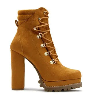 Table suede high heels in army green with 8cm thick heels, waterproof platform, and rivet details on Roman-style boots