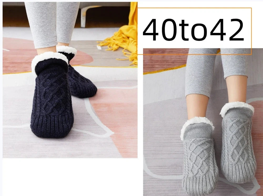 Pair of thickened non-slip indoor socks in navy V-fringe, 60% acrylic with sherpa lining for warm grip on floors, sizes 35-45