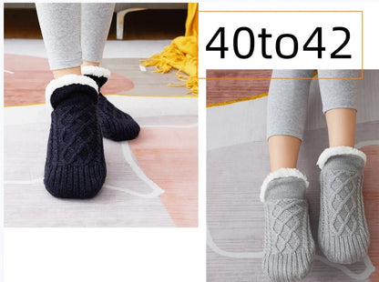 Pair of thickened non-slip indoor socks in navy V-fringe, 60% acrylic with sherpa lining for warm grip on floors, sizes 35-45