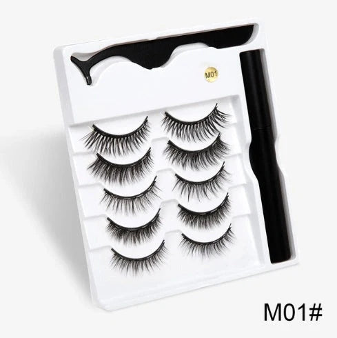Magnetic false eyelashes set for easy, glue-free application and a stunning look.