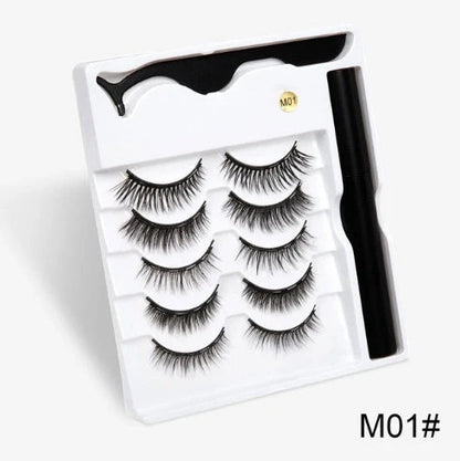Magnetic false eyelashes set for easy, glue-free application and a stunning look.