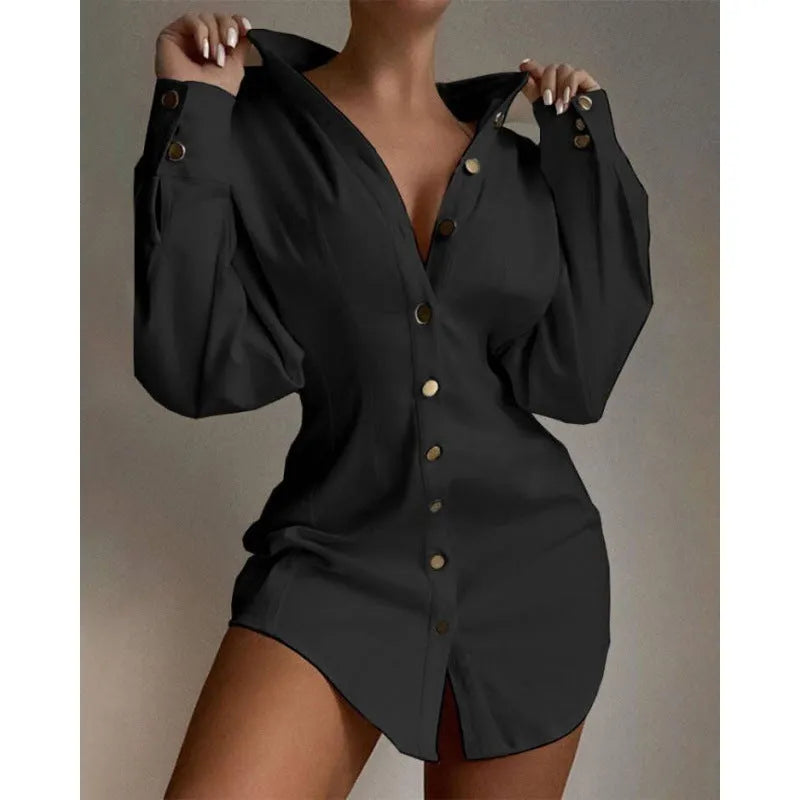 Women's art retro shirt in matel silk with a waist-controlled fastener decoration in blue.