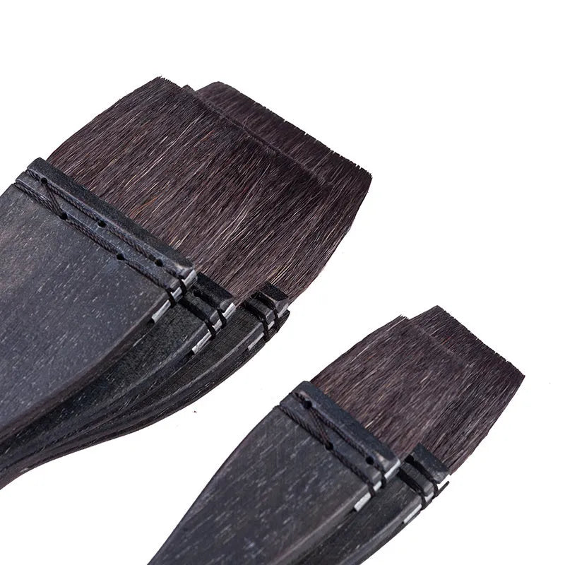 Grey squirrel hair and synthetic fibre makeup brush with a wooden handle, showing size number options.